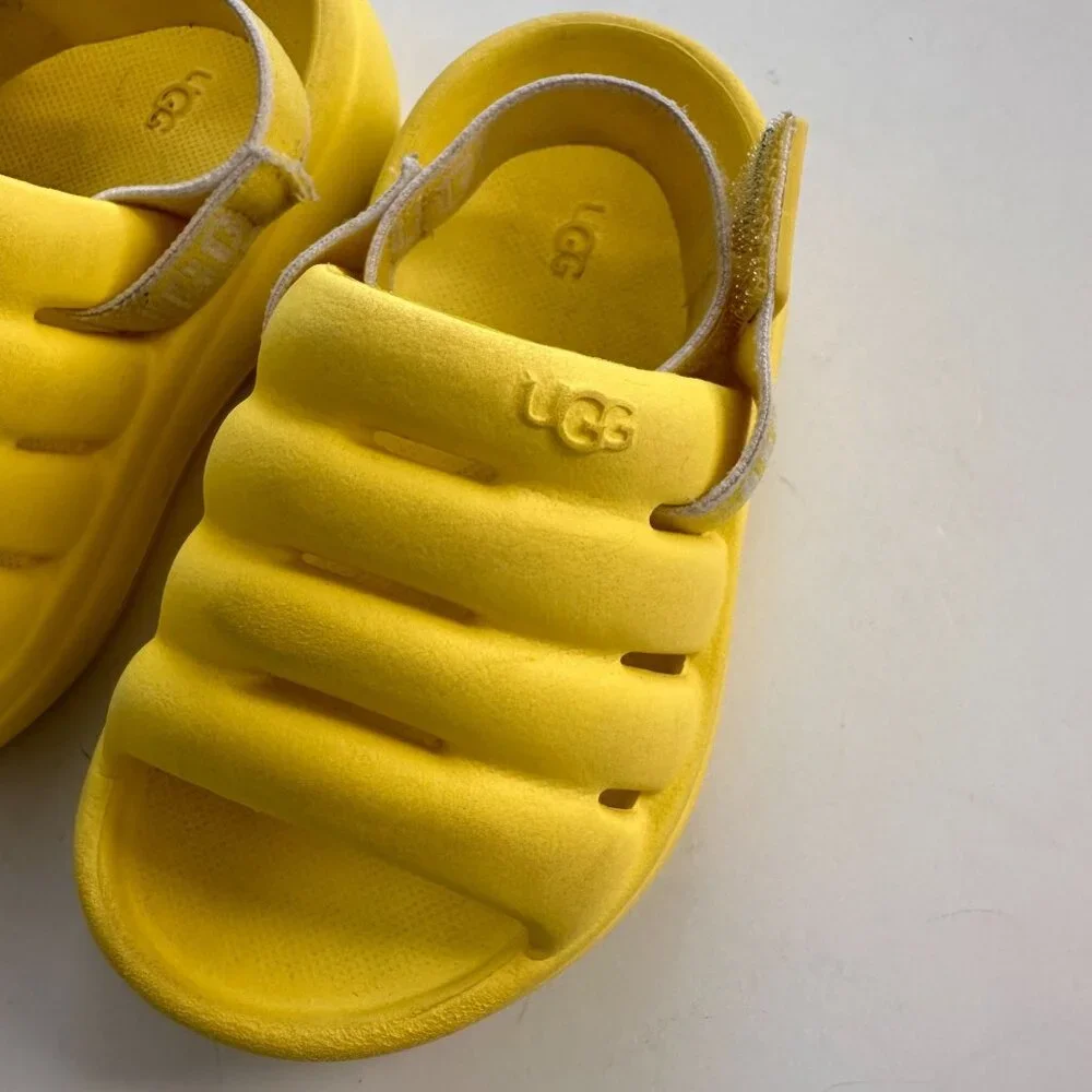 UGG Sport Yeah Toddler sandals water sports size 6 Yellow